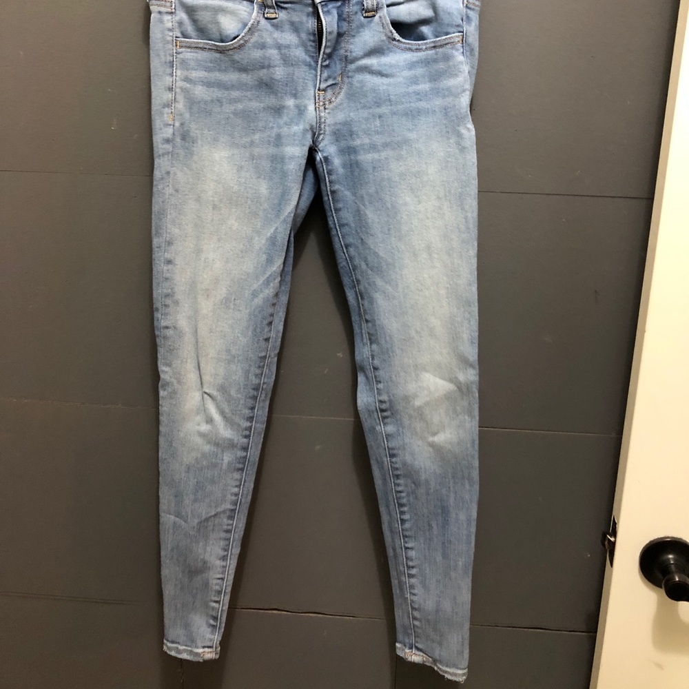 light wash aeo jeans